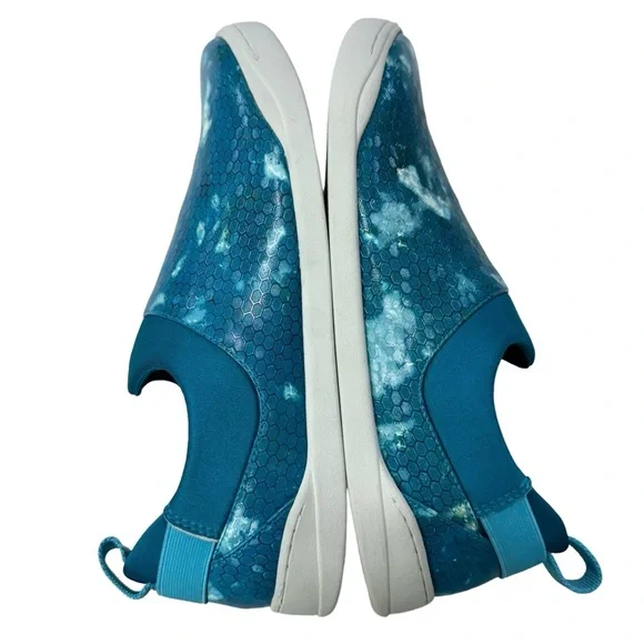 NWOT SoftWalk Maya Snakeskin Print Waterproof Slip-On Sneaker in Blue Waves 8.5 - Picture 5 of 16